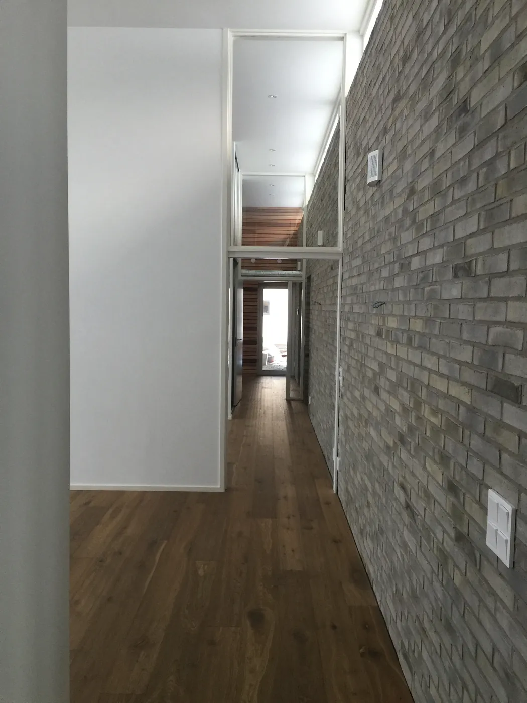 Nybyggt hus med trädäck, bild 13 av 13
