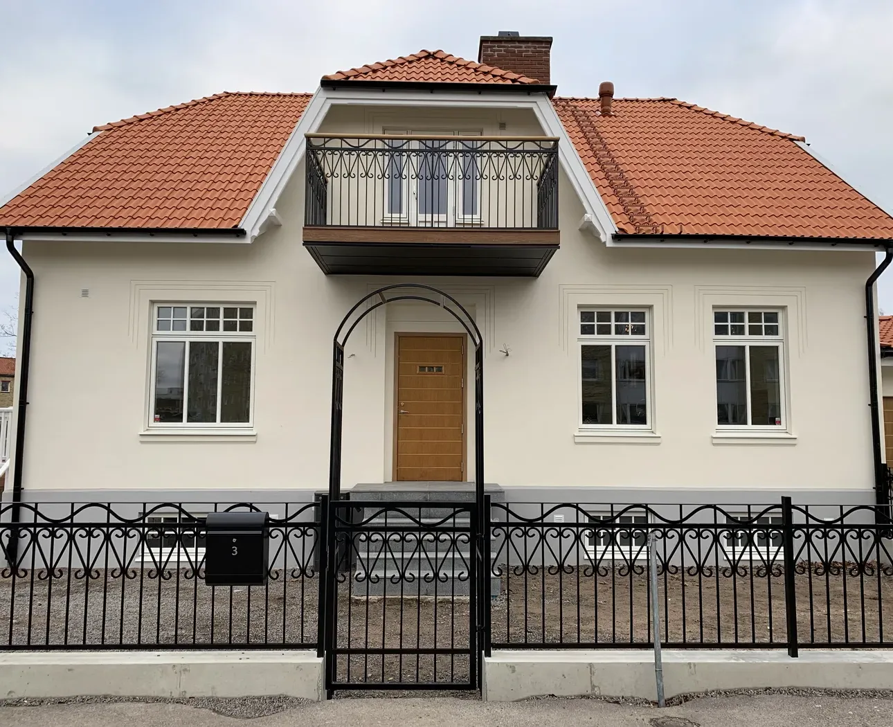 Totalrenoverad 20-talsvilla i Ängelholm med nytt tegeltak